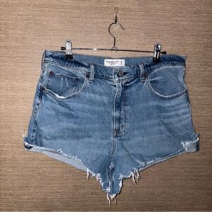 Abercrombie & Fitch The 4” Mom short High Rise Size 32/14